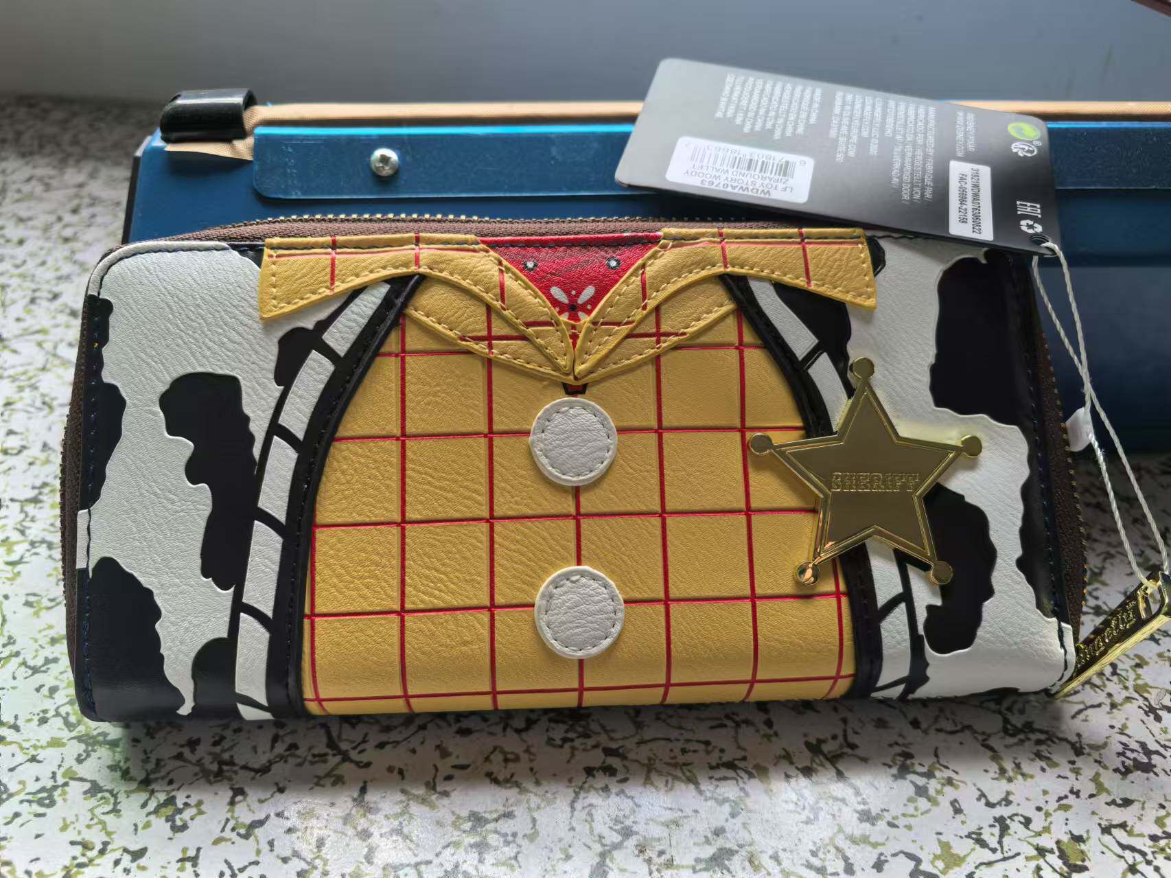 Travel Accessories Shops - Cartera larga estilo Sheriff de Loungefly