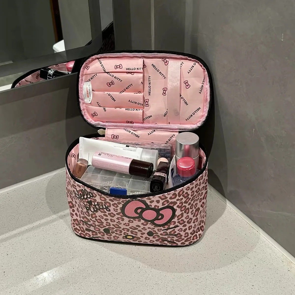 Travel Accessories Present - Sanrio Hello Kitty, neceser de maquillaje